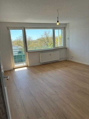 Sehr schöne komplett sanierte 3 Zimmer Wohnung mit Balkon in Gelsenkirchen zu vermieten