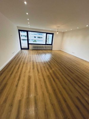 4-Zimmer Wohnung in Düsseldorf-Golzheim - Erstbezug nach hochwertiger Kernsanierung