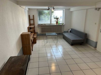 Erstbezug nach Sanierung mit EBK: Geschmackvolle 1-Zimmer-Souterrain-Wohnung in Osnabrück