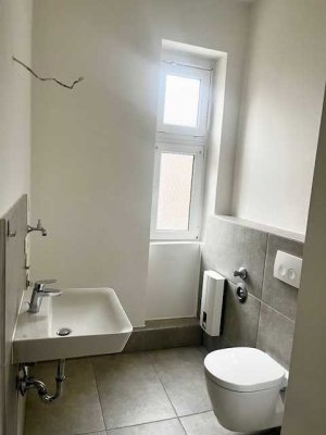 Neu im Alt, 2 -Zimmer mit neue m Bad !  Stellplatz im Hof !