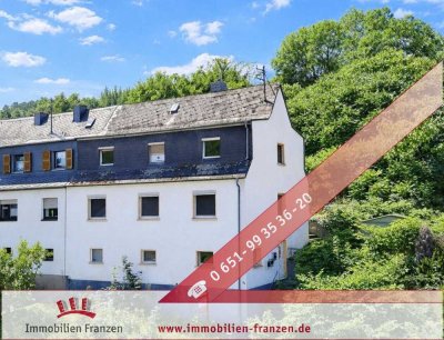 Zweifamilienhaus mit Garten und Grillhütte, sofort bezugsbereit !