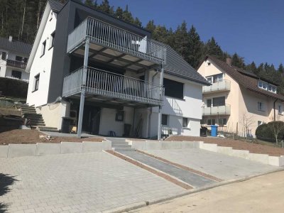 Freundliche und vollst. renovierte 3-Zimmer-Erdgeschosswohnung mit geh. Innenausstattung mit EBK