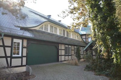 Großes Wohnhaus mit Garagen und gewerblichen Gebäuden in Tangermünde
