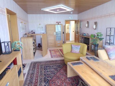 Sehr gepflegte 4 Zimmer Wohnung mit 2 Balkonen
