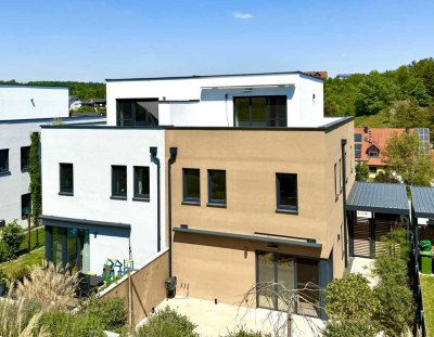 Luxuriöse Doppelhaushälfte mit Burgblick, Designküche und Gartenparadies!