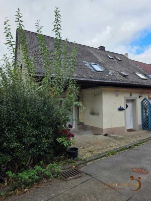 Doppelhaushälfte in ruhiger Sackgassenlage - komplett saniert, bezugsfertig und charmant