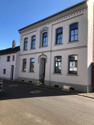 Gehobenes Bauernhaus mit EBK (2x) in Nörvenich