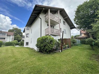 Vermietete 2-Zimmer DG-Wohnung in zentraler Lage mit zwei Balkonen und zwei Tiefgaragenstellplätzen