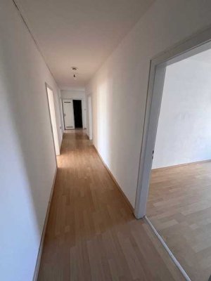 Helle 5-Zimmer Stadtwohnung in Uninähe mit Balkon