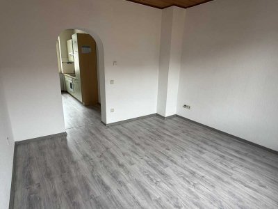+++ AB SOFORT FREI! FRISCH RENOVIERTE 2 ZKB - ETW IN LU.-FRIESENHEIM ZU VERMIETEN +++