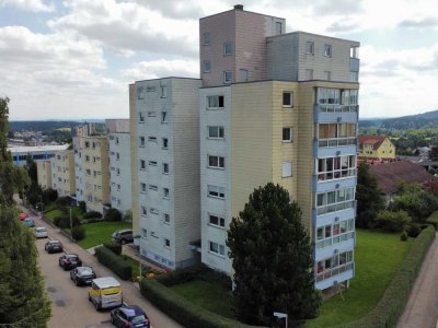 1,5-Zimmer-Wohnung mit überdachtem Balkon und Tiefgaragenbox