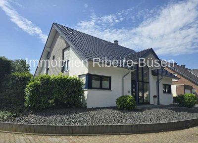Ein Zuhause für höchste Ansprüche – großzügiges Wohnen mit Pool und Einliegerwohnung
