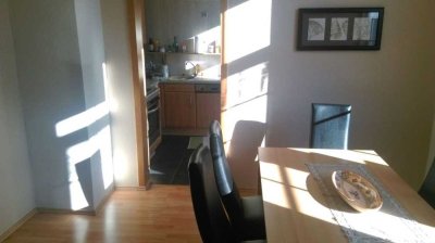 Helle zwei Zimmer Wohnung mit Tageslichtbad