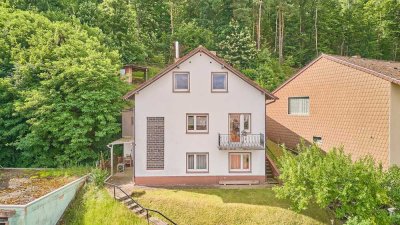 Einfamilienhaus mit Potential auf großem Grundstück in Waldrandlage!