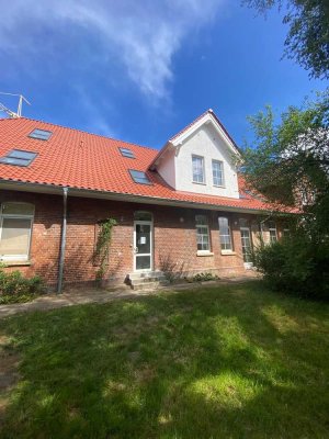 – Loft-Feeling mit Stil – 3 Zimmer - Dachgeschosswohnung mit Gartenanteil