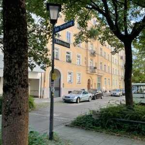 Idyllische Innenhof-Oase: 3 1/2 Zimmer Maisonette-Whg. am Münchner Kronepark