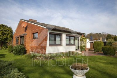 Einfamilienhaus-Bungalow mit Keller, Garage und großzügigem Grundstück