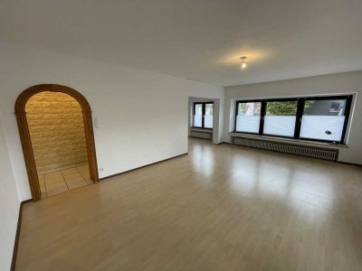 "Kleine Haustiere willkommen" ,  2,5 Raum-Wohnung m. Einbauküche u. Balkon in Butendorf