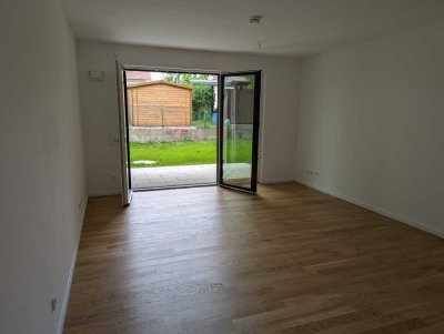 Erstbezug | ab sofort | 2-Zimmer-Erdgeschosswohnung mit Terrasse + Garten in Aschheim von privat