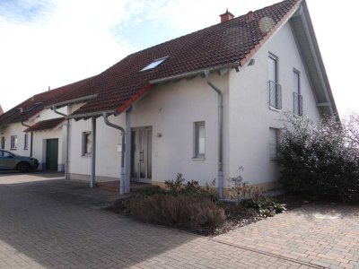 Modernes Einfamilienhaus in bester Lage mit tollem Ausblick auf die Weinberge