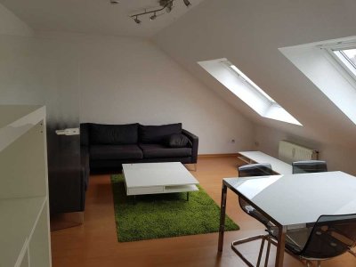 Zentrale 3ZKB-Dachgeschosswohnung in der Nähe der Haltestelle Beckhausstraße