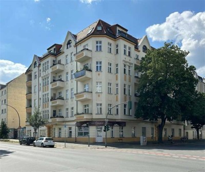 Berlin-Mitte-Wedding - 2 oder 3 Zi - Altbaubleibe mit Jugendstilflair-Balkon - Ideal für Sportliche