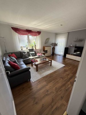 Charmante und sehr helle 3-Zimmer Altbauwohnung mit EBK, Balkon und Gartennutzung in Burgdorf