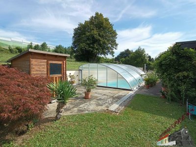 Massives Mehrfamilienhaus mit großem Garten, Pool und Potenzial - nur 20 Minuten von Wien entfernt