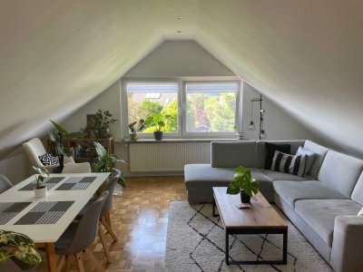 Gemütliche Dachgeschosswohnung mit kleiner Einbauküche