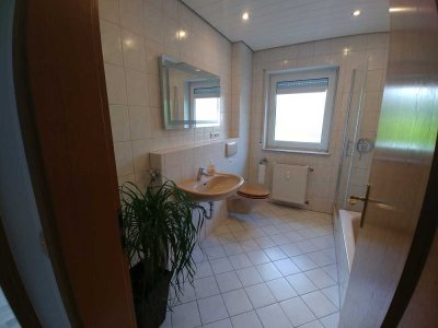Gepflegte 3-Zimmer-Dachgeschosswohnung mit Balkon und Einbauküche in Bickenbach