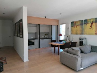Geschmackvolle, gepflegte 2-Raum-Penthouse-Wohnung mit lux. Innenausstattung mit Balkon und EBK