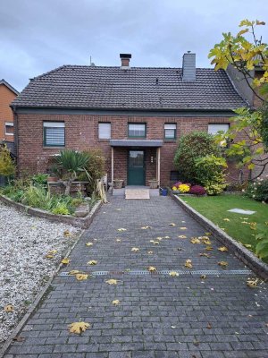 IMMOKONZEPT-NIEDERRHEIN: Historische Doppelhaushälfte am Niederrhein, sehr ruhig im Grünen gelegen