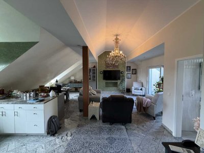Spacious and Beautiful 4-Room Top-Floor Apartment in the Heart of the City with AC!