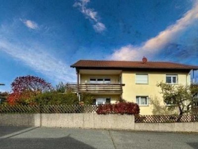 "Vielfältig nutzbares Zweifamilienhaus mit großem Grundstück – Ideal für Familien und Investoren!"
