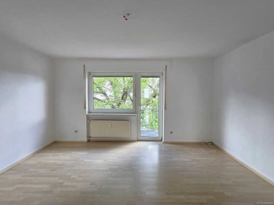 **VISTA Immobilien** Etagenwohnung mit Wohnküche, PKW-Stellplatz und Süd-Balkon