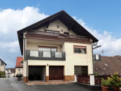 3-Zimmer Wohnung im Dachgeschoss mit schöner Aussicht und eigener Garage in Egloffstein