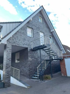 Neuwertige 4-Zimmer-Wohnung mit Balkon in Borken