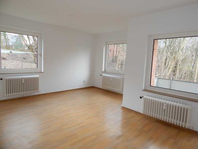 *Helle 3-Zimmerwohnung im Erdgeschoss mit Balkon für ab sofort*