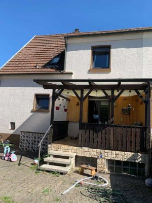 top gelegene sehr gepflegte Doppelhaushälfte in schöner Lage in Homburg-Erbach