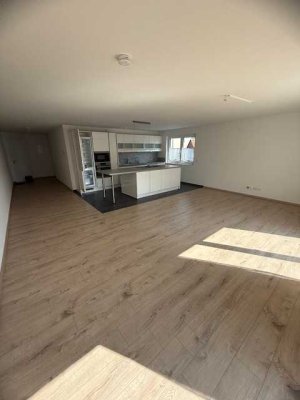 Hochwertige, helle 2- ZKB mit ca. 84 qm, Küche, Balkon und TG-Stellplatz ab sofort zu vermieten!!