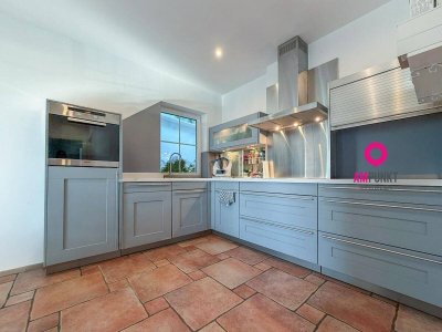 Viel Platz und Flexibilität in Strasswalchen: Wohnhaus mit zwei Einheiten, Garage und Gewerbeoption