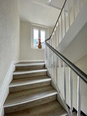 * kurzfristig verfügbar * individuelle 3-Zi.-Dachgeschosswohnung