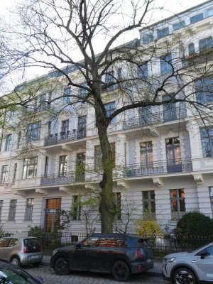 bezugsfrei: 3-Zimmer Altbauwohnung in herrschaftlichen Stuckhaus