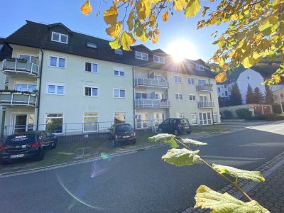 Schöne 1 1/2-Raum-Wohnung mit Balkon und Aufzug im Haus