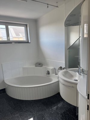 Schöne, ruhige 3 Zimmer DachWG