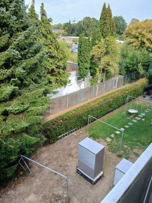 Schöne 3 Zimmer Wohnung mit Balkon, Einbauküche und Hybrid-Wärmepumpe