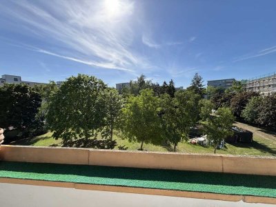*** gepflegte 3-Zimmer-Wohnung mit Balkon in Berlin-Spandau ***