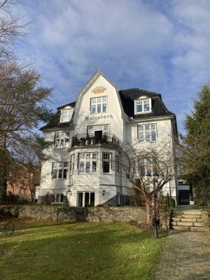 Attraktive 4 Zimmer DG-Wohnung in der Villa Rosenburg