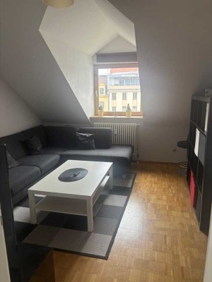 Wunderschöne 2-Zimmer-Maisonette-Altbauwohnung in der Innenstadt zur Zwischenmiete (bis 31.06.26)