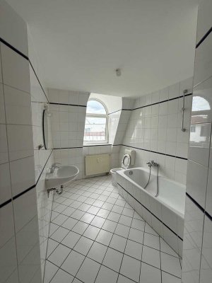 Geschmackvolle 2-Raum-Wohnung mit Balkon und EBK in Berlin Heinersdorf (Weißensee)